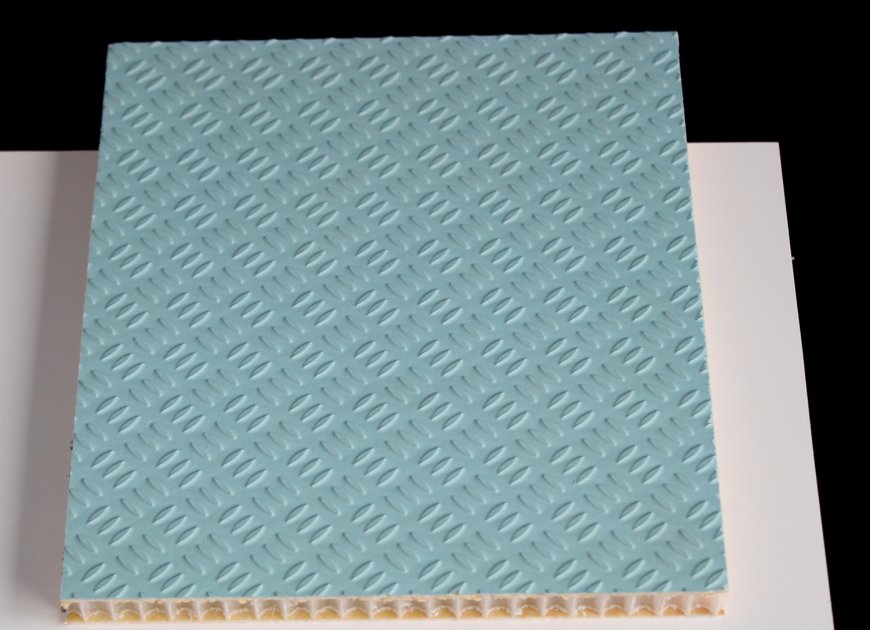 Plastic honeycomb laminated sandwich panels