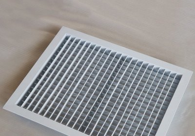 What is the difference between plastic honeycomb grilles and metal grilles?