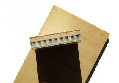What materials can be composited with plastic honeycomb core?