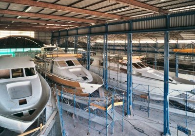 Born to Match, Why Plastic Honeycomb Panels Are the Optimal Choice for New Energy Yachts